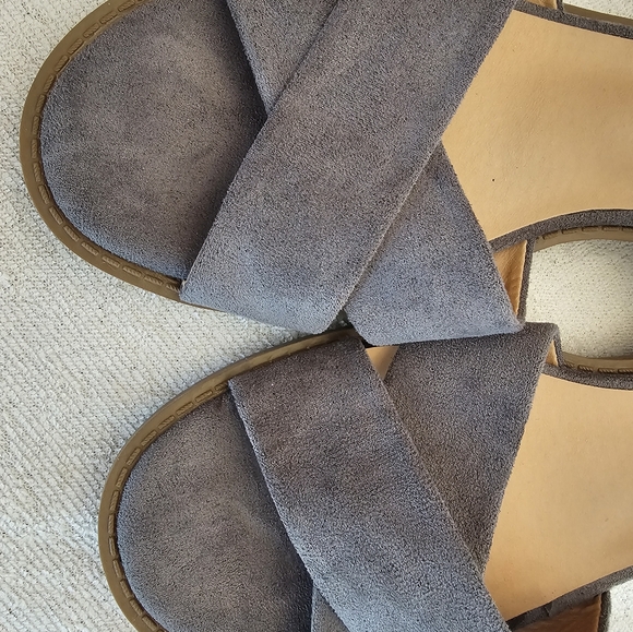 Journee Collection Woman Sandals Blue Suede Buckle Ankle Strap Size 8.5 - Picture 6 of 6